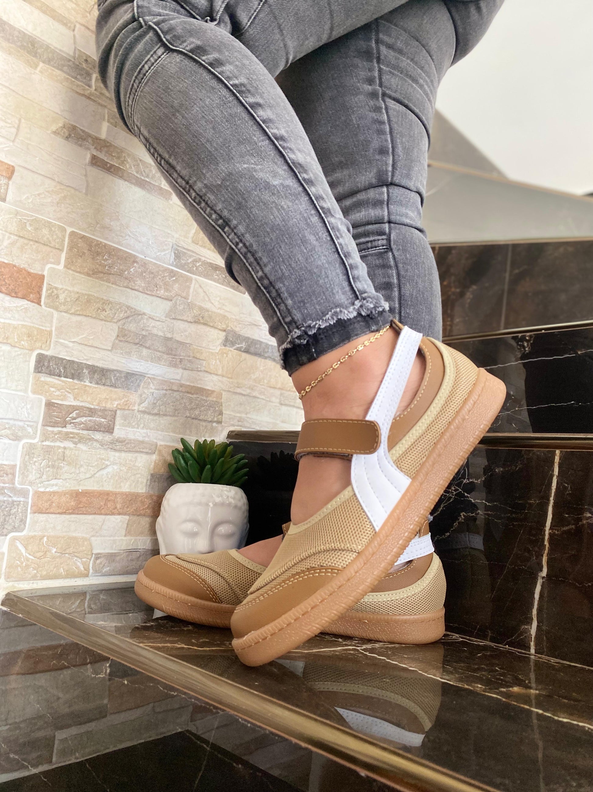 gid://shopify/MediaImage/24532734902366