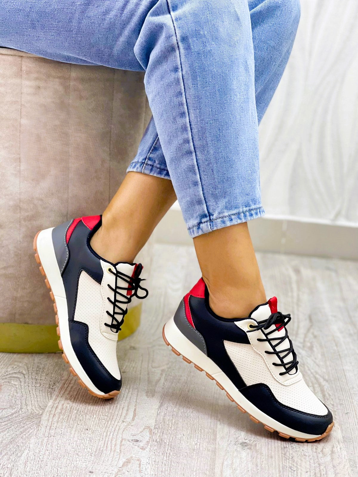 gid://shopify/MediaImage/24566346776670